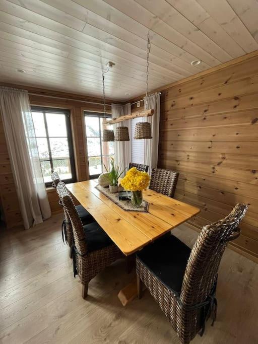Cabin In Beautiful Surroundings At Harpefossen Nordfjordeid Exterior photo
